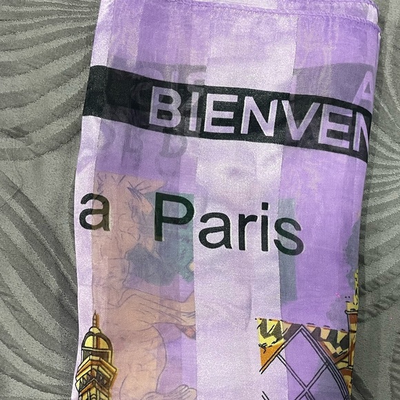 Scarf from Paris Very elegant and classy beautiful on a designer purse - Picture 4 of 4